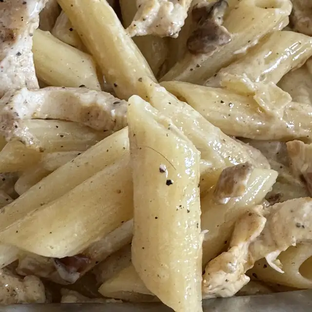 Penne z kurczakiem w kremowym sosie
